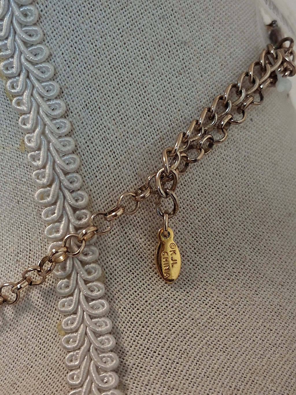Halsband av Kenneth Jay Lane