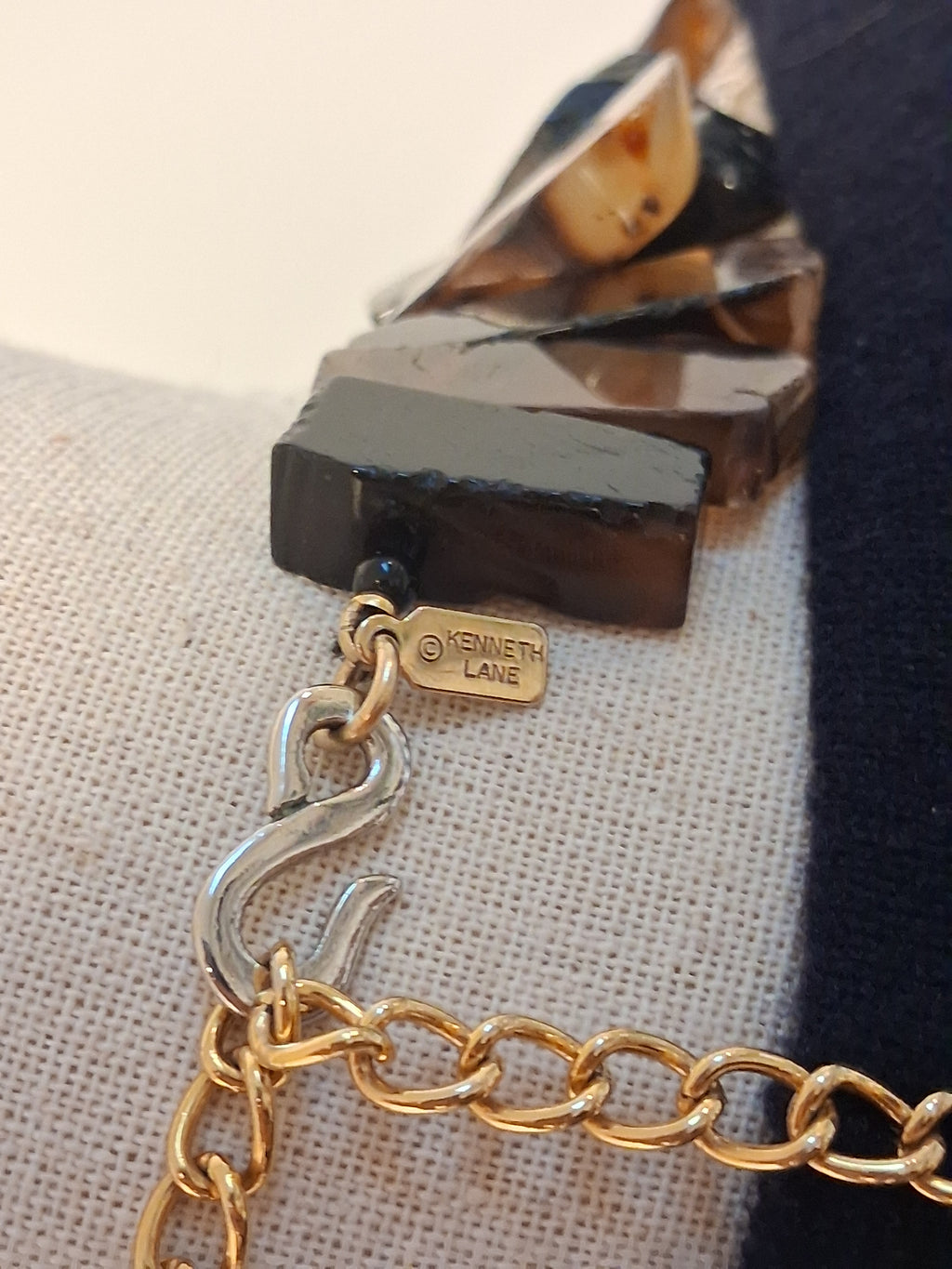Stenhalsband av Kenneth Jay Lane